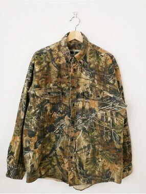 Vintage Walls Men's Realtree Camo Shirt